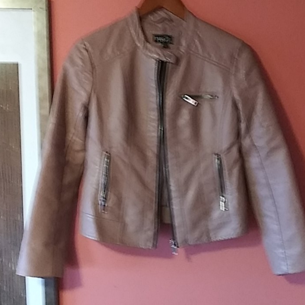 Clothes - Picture 8 of 8